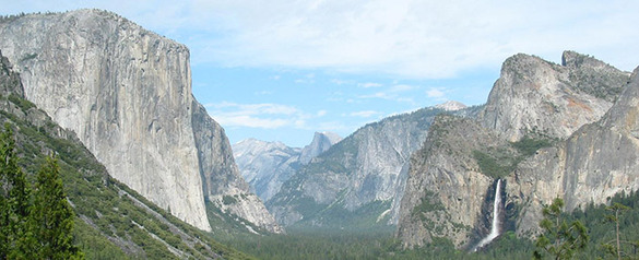 El Capitan, ein markanter Felsvorsprung im Yosemite-Nationalpark in Kalifornien