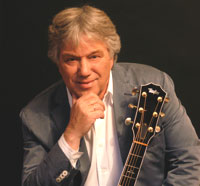 Rolf Zuckowski, deutscher Musiker, Komponist, Musikproduzent und Autor von Kinderliedern.